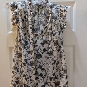 Banana Republic Black & White Floral Ruffle Sleeve V-Neck Top